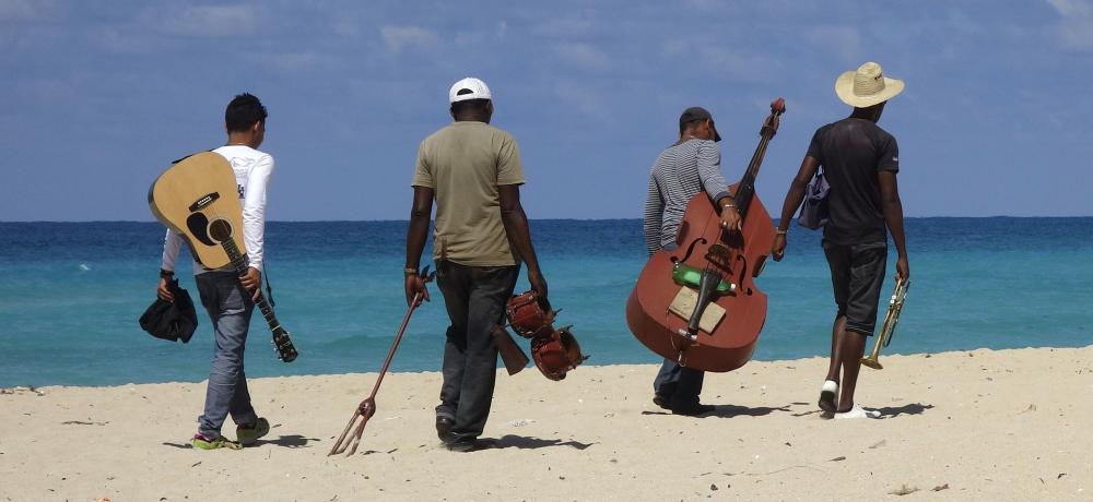 musiker på stranden